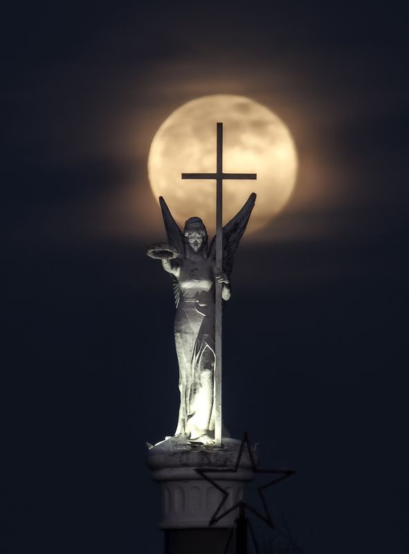 кавказ, кавказские минеральные воды, кмв, ессентуки, луна, полнолуние, статуя, стела, скульптура, fullmoon, moon, ночной город, 600 мм Стела Виктория фото превью
