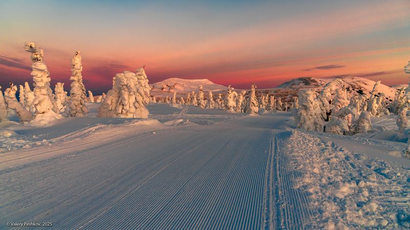 шерегеш, рассвет, скалы верблюды, иней, пихты, снег, гора зелёная, гора шатёр, горная шория, смена погоды, мороз, зима, сибирь Рассвет на Зелёной фото превью