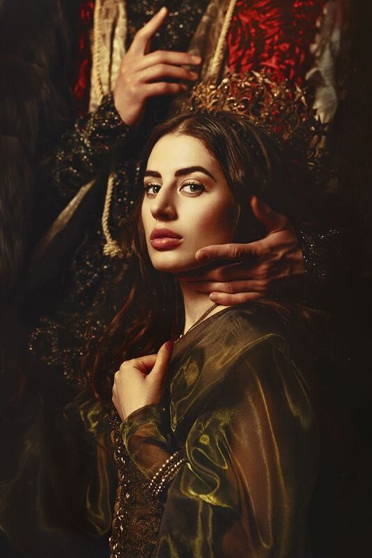 женский портрет, девушка, жанр, жанровый  портрет, исторический образ, костюм, цвет, корона, царство Катарина фото превью