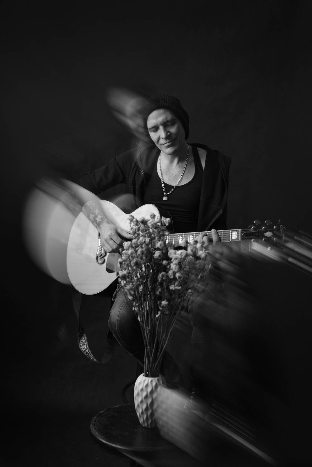 портрет, мужской портрет, portrait, чб, жанровый портрет, монохром, гитарист, музыкант, гитара, Шарабанов Дмитрий