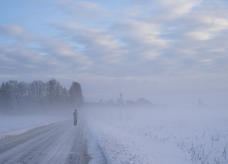 roud,man,fog,winter Winter road фото превью
