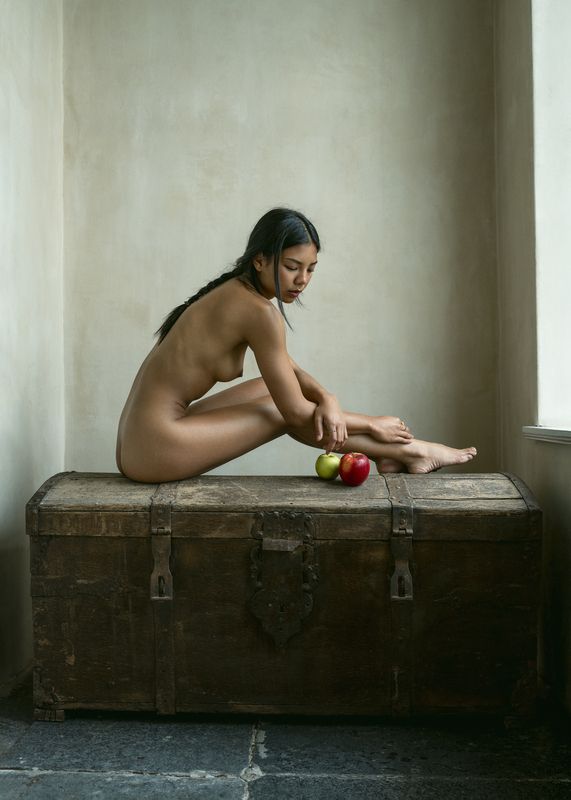 antique chest, apples, artistic nude, body lines, classical composition, contemplative mood, figure study, minimal interior, natural light, nude portrait, poetic silence, quiet intimacy, seated pose, stone floor, textured wall, timeless elegance Still Life with Pulse фото превью