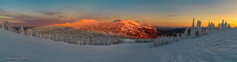 шерегеш, рассвет, скалы верблюды, иней, пихты, снег, гора зелёная, гора курган, горная шория, смена погоды, мороз, зима, сибирь Рассвет на Зелёной (2) фото превью