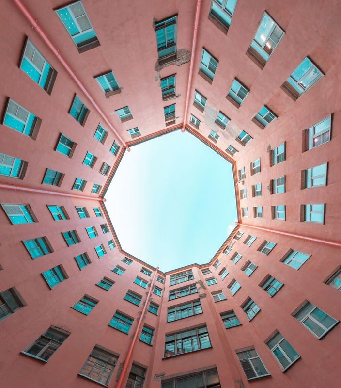 architecture, lights, day, Russia, spb, outdoors, city, travel, geometry, pattern  Колодец Света фото превью