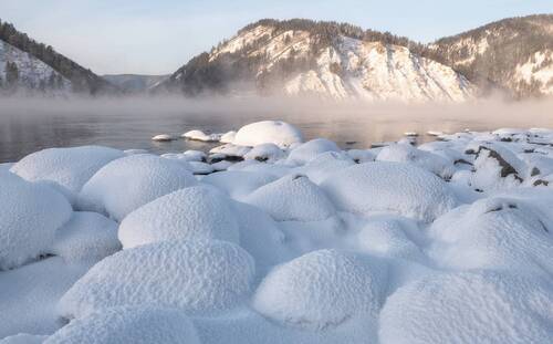 Снежные камни