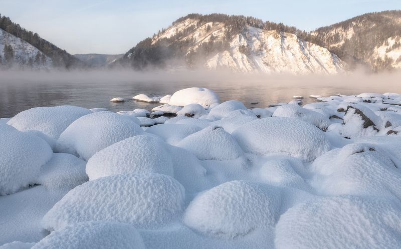 зима, мороз, камни, берег, иней, енисей Снежные камни фото превью