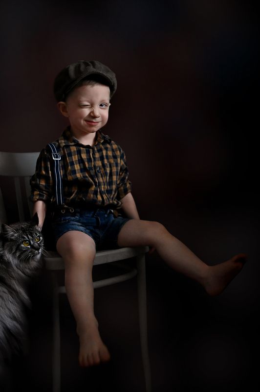 Мальчик и кот фото превью