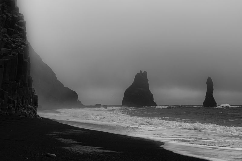 blackandwhite, islandia, landscape, bnwlandscape, fineartphotography, landscapephotography, seascape, minimalism, naturephotography, timeless, silence, solitude, impermanence, stillness, atmosphere, mood, rockformations, coastline, volcaniclandscape, seaa Basalt Guardians фото превью