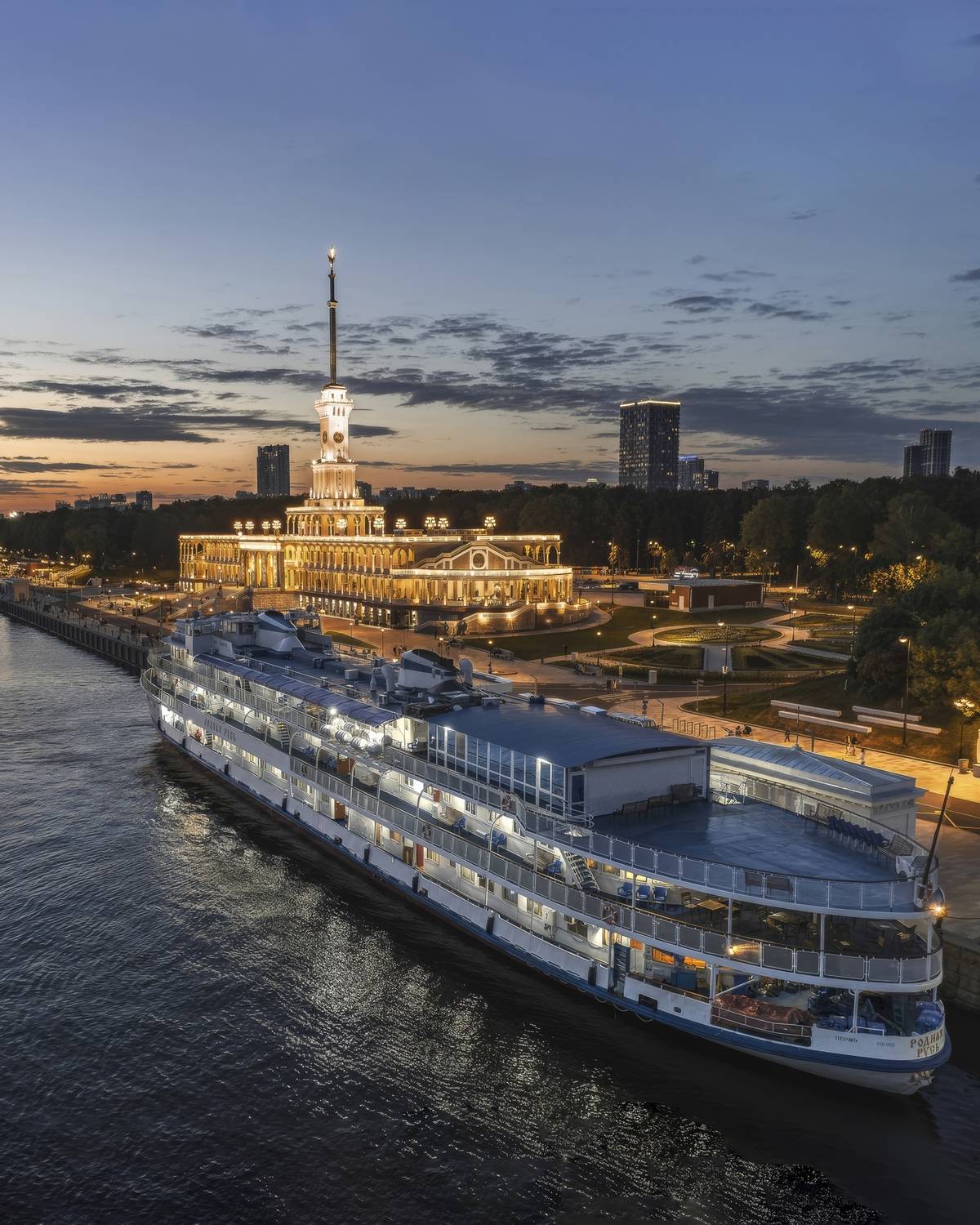 москва, москва прекрасная, вечерняя москва, речной вокзал, москва река, теплоход, москва ночная, Игорь Юркин