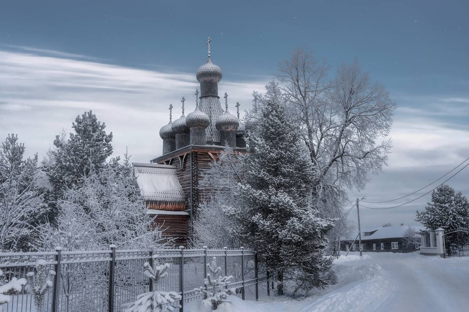зима, снег, мороз, дорога, храм, церковь, деревянная церковь, церковь покрова пресвятой богородицы, 17 век, купола, рикасово, заостровье, архангельская область, Вера Ра