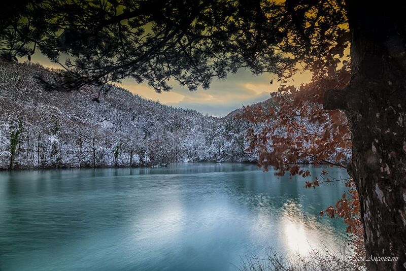 winter cold snow lake water marche region italy A snowy afternoon фото превью