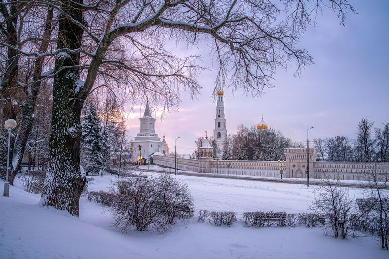 Утром перед Николо-Угрешским монастырем фото превью