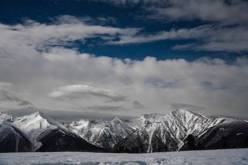 Под лунным светом фото превью