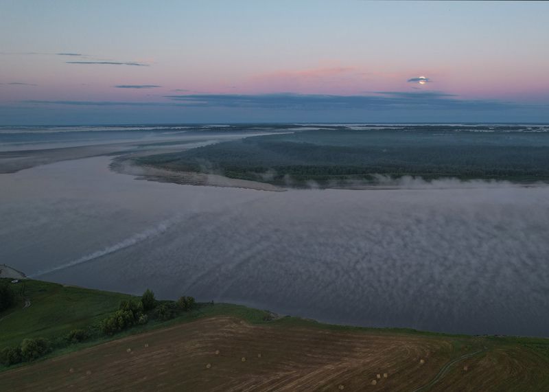 Догорал костёр перед рассветом... фото превью