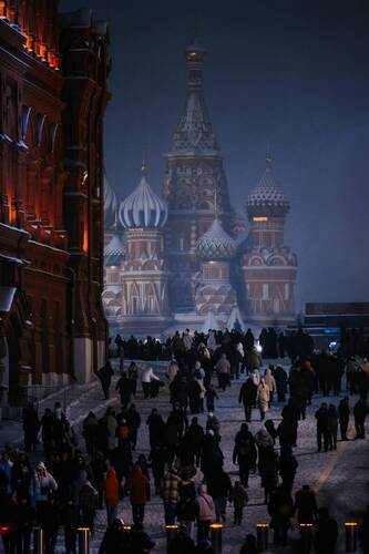 Зимняя Москва – толпа перед красной площадью