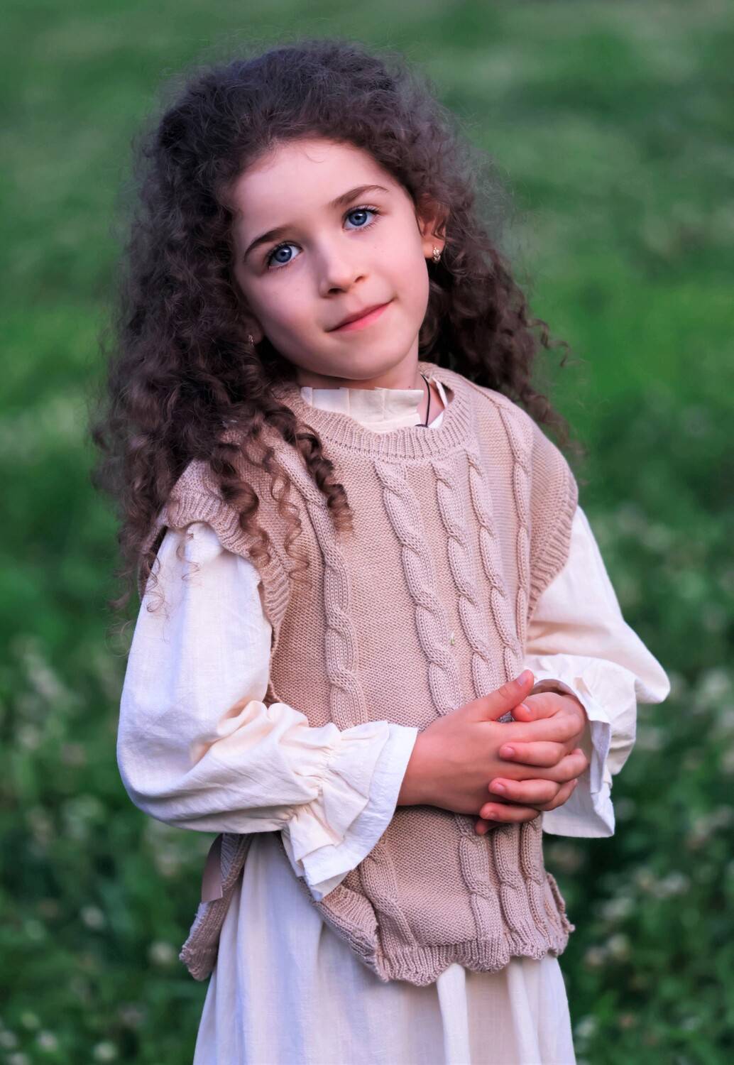 девочка, портрет, лето, вечер, деревня, кудряшки, Герцен Наталья