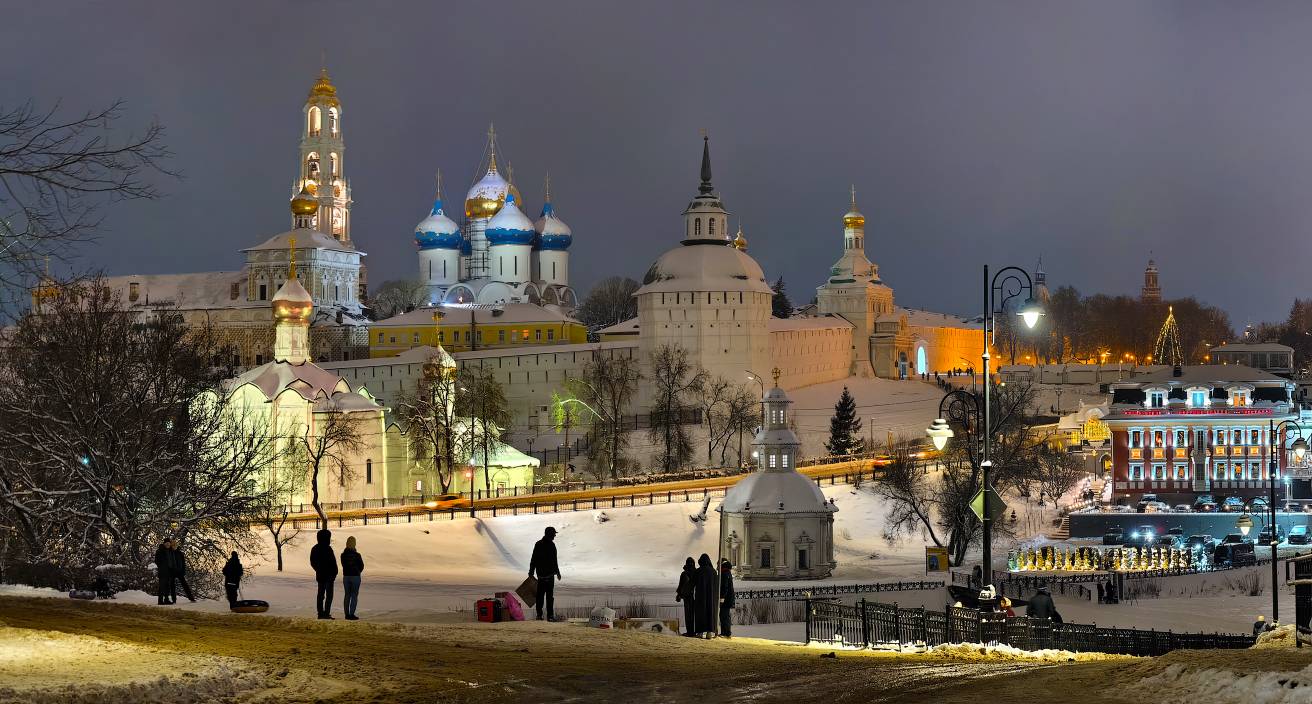 свято-троицкая сергиева лавра, сергиев посад, вознесенская улица, сергиевская улица, блинная гора, смотровая площадка, ночь, подсветка, сумерки, Денисевич Алексей