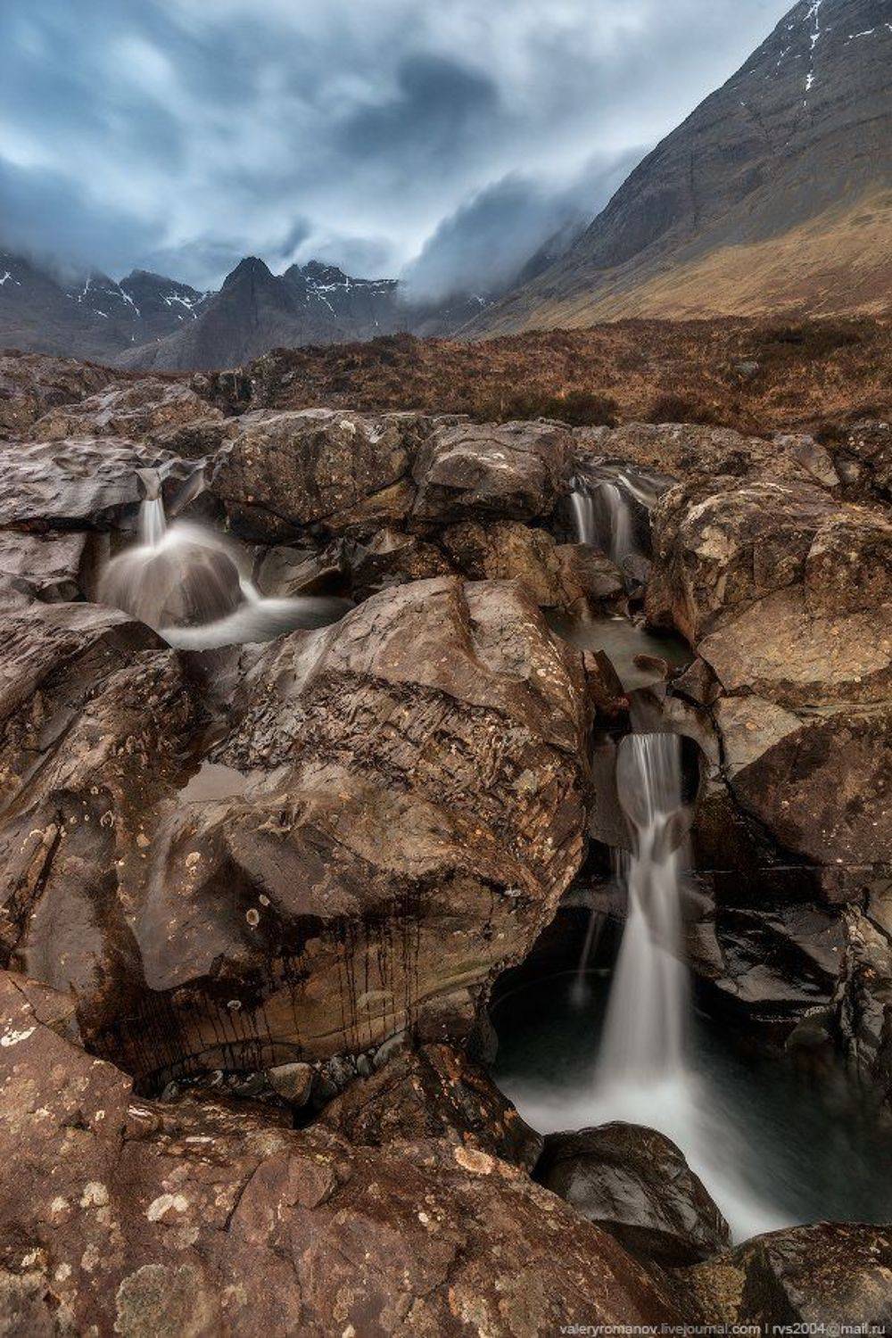 Fairy Pools, Glen Brittle, Isle, Skye, Scotland, Фейри, Пулз, долина, Глен Бриттл, остров, Скай, Шотландия, водопад, пороги, камни, скалы, горы, Валерий Романов
