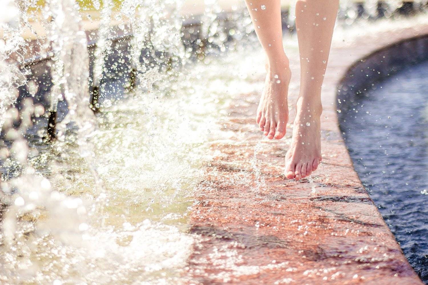 город, фонтан, невесомость, люди, стрит, прыжок, свобода, танец, спорт, вода, капли, брызги, солнце, улица, девушка, ножки, капли, боке, Денис Ганенко