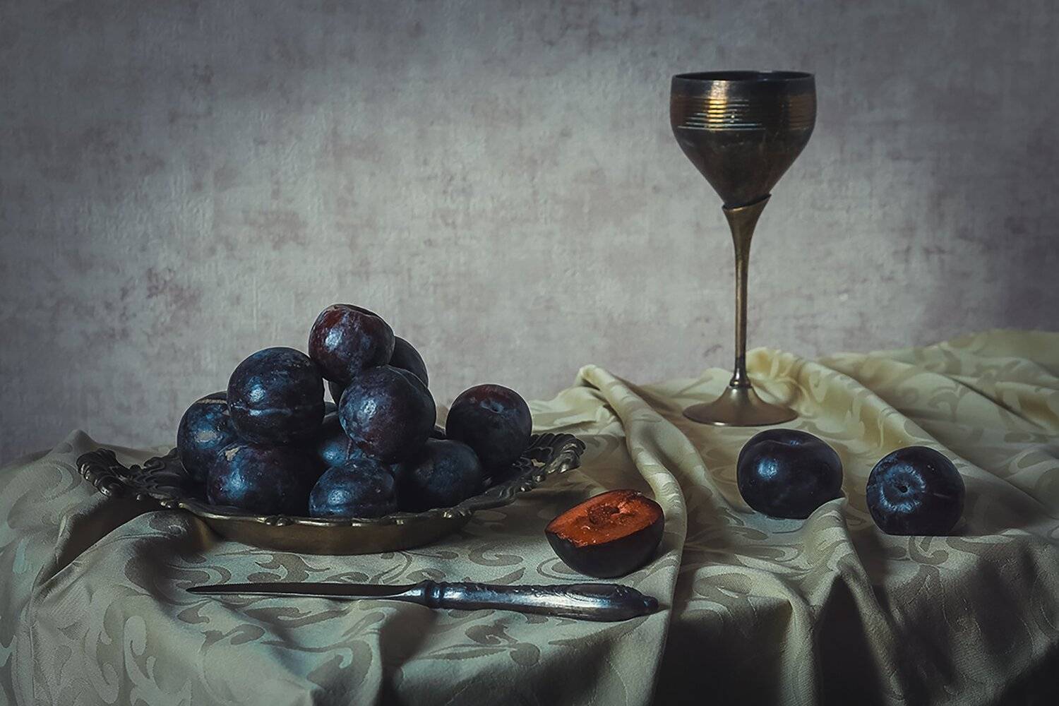 Бокал, Поднос, Скатертьт, Сливы, Инна Сухова
