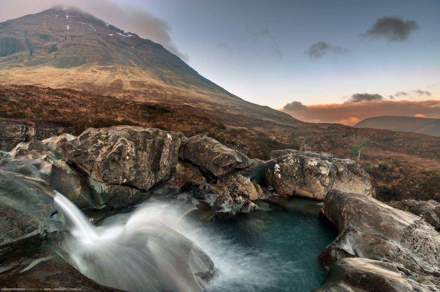 Fairy Pools, Glen Brittle, Isle, Skye, Scotland, Фейри, Пулз, долина, Глен Бриттл, остров, Скай, Шотландия, водопад, пороги, камни, скалы, горы, небо, облака, рассвет, Валерий Романов