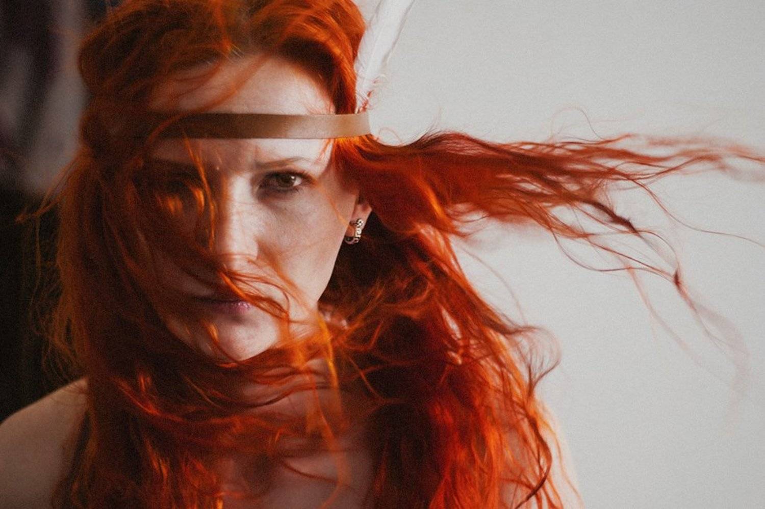 девушка, оранж, волосы, индеец, перо, взгляд, Александра Александрова