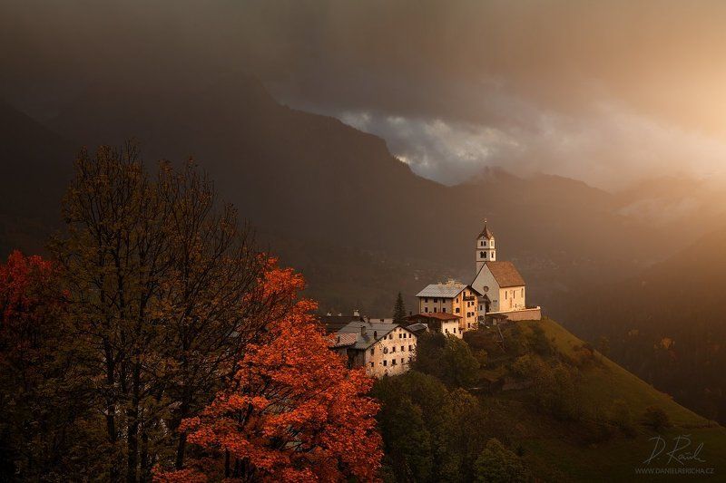 Italy, Alps, Tyrol, Europe, Dolomites,  Colle Santa Lucia, church, rain, autumn, fog, mist, colors, automn colors, mountain,  villages, house, rain evening, South Tyrol, Alpine church, clouds, sky, autumn landscape, danielrericha Among rain фото превью