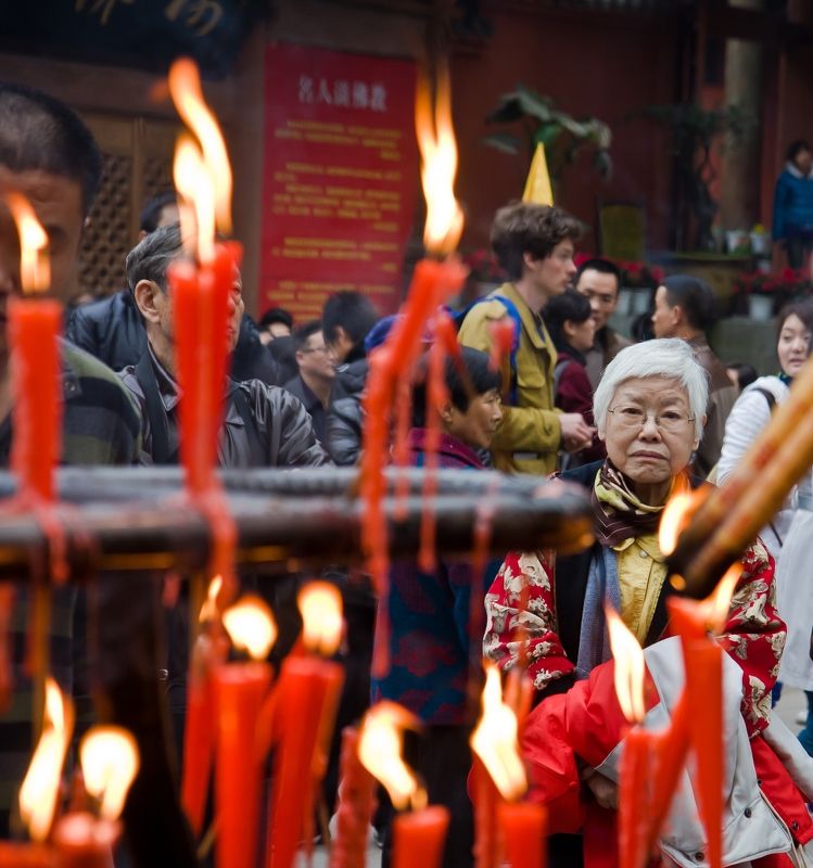 Лэшань Китай Лицом к огню фото превью