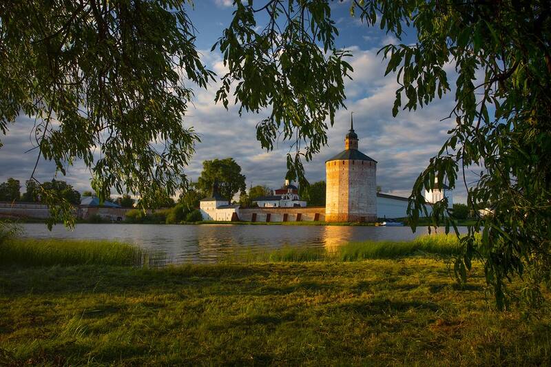 кириллов, монастырь, башня, лето Вид на монастырскую башню фото превью