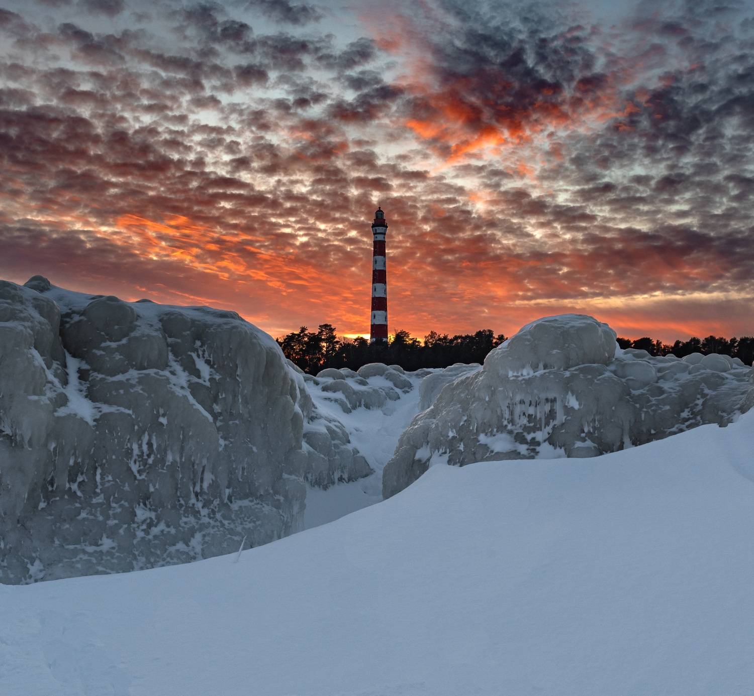озеро, ладожское озеро, волны, закат, маяк, закат, пейзаж, санкт-петербург, спб, питер, lighthouse, sunset, lake, cloud, sky, небо, облака, пляж, beach, осиновецкий маяк, зима, winter, ice, лед, snow, Alexey S