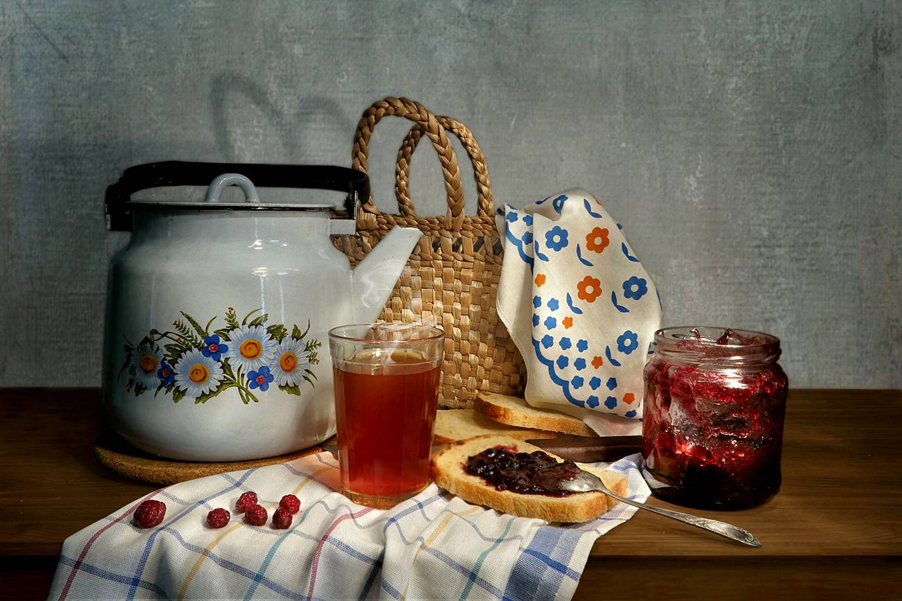 натюрморт,чай,варенье,хлеб,чайник,ложка,стакан,корзина,платок, Алла Шевченко
