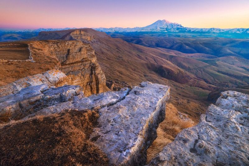 Вид на Эльбрус с плато Бермамыт фото превью