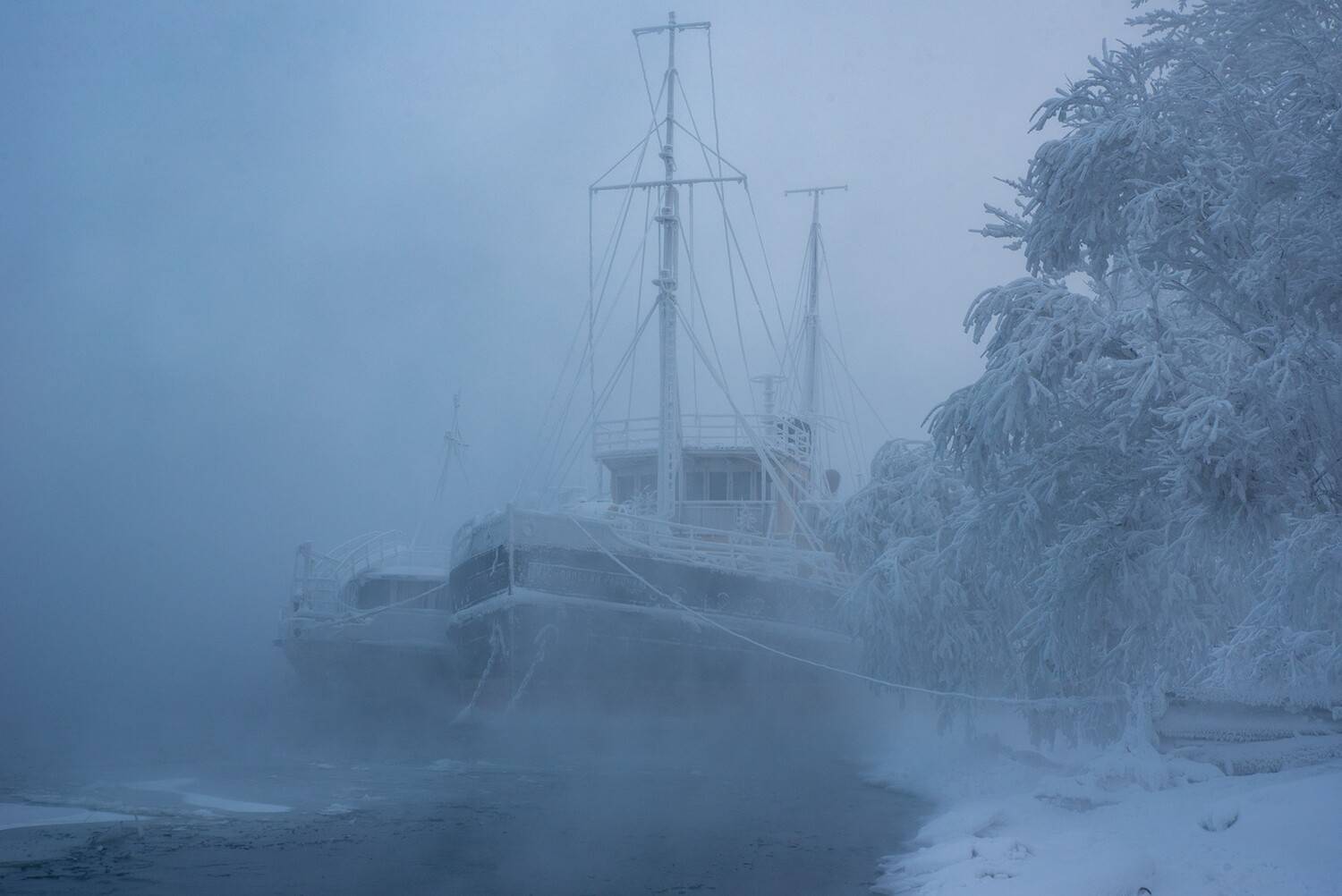 корабль, лед, туман, кружак, иней, мороз, теплоход, буксир, холод, сумрак, Мальцев Юрий