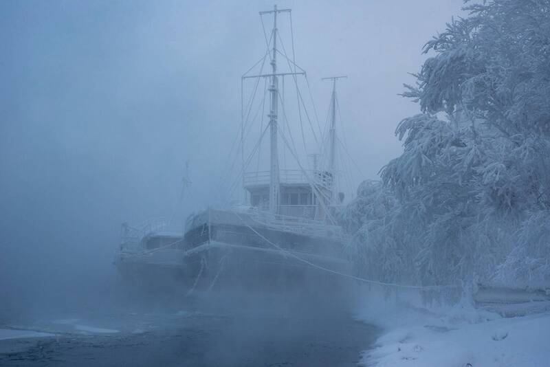 корабль, лед, туман, кружак, иней, мороз, теплоход, буксир, холод, сумрак Призрак из холодного сумрака фото превью