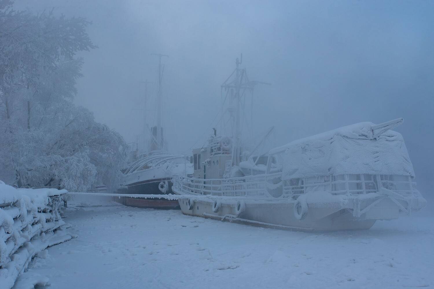 корабли, лед, туман, кружак, иней, мороз, теплоход, буксир, кухта, хлопья, Мальцев Юрий