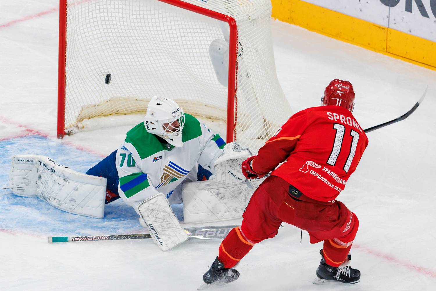 хоккей, гол,шайба, автомобилист, спорт, спортивный фотограф, Юрий Ломакин
