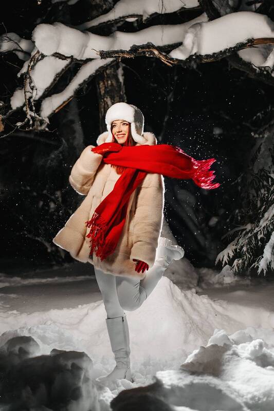 женский портрет, девушка, снег, юмор, зима, снегурочка, елка,январь, цвет Январский вайб ) фото превью