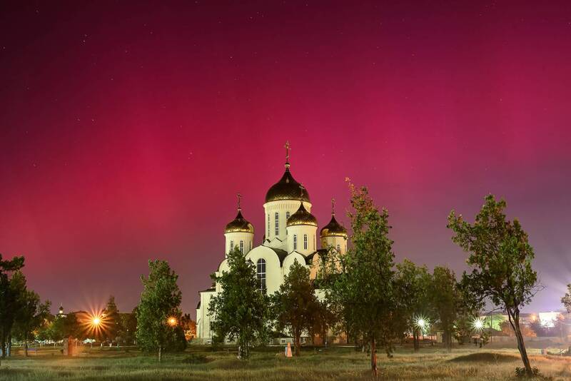 кавказ, кавказские минеральные воды, кмв, георгиевск, храм, aurora, aurora borealis, северное сияние, сияние, ночной город Северное сияние на Кавказе (43°с.ш.) фото превью