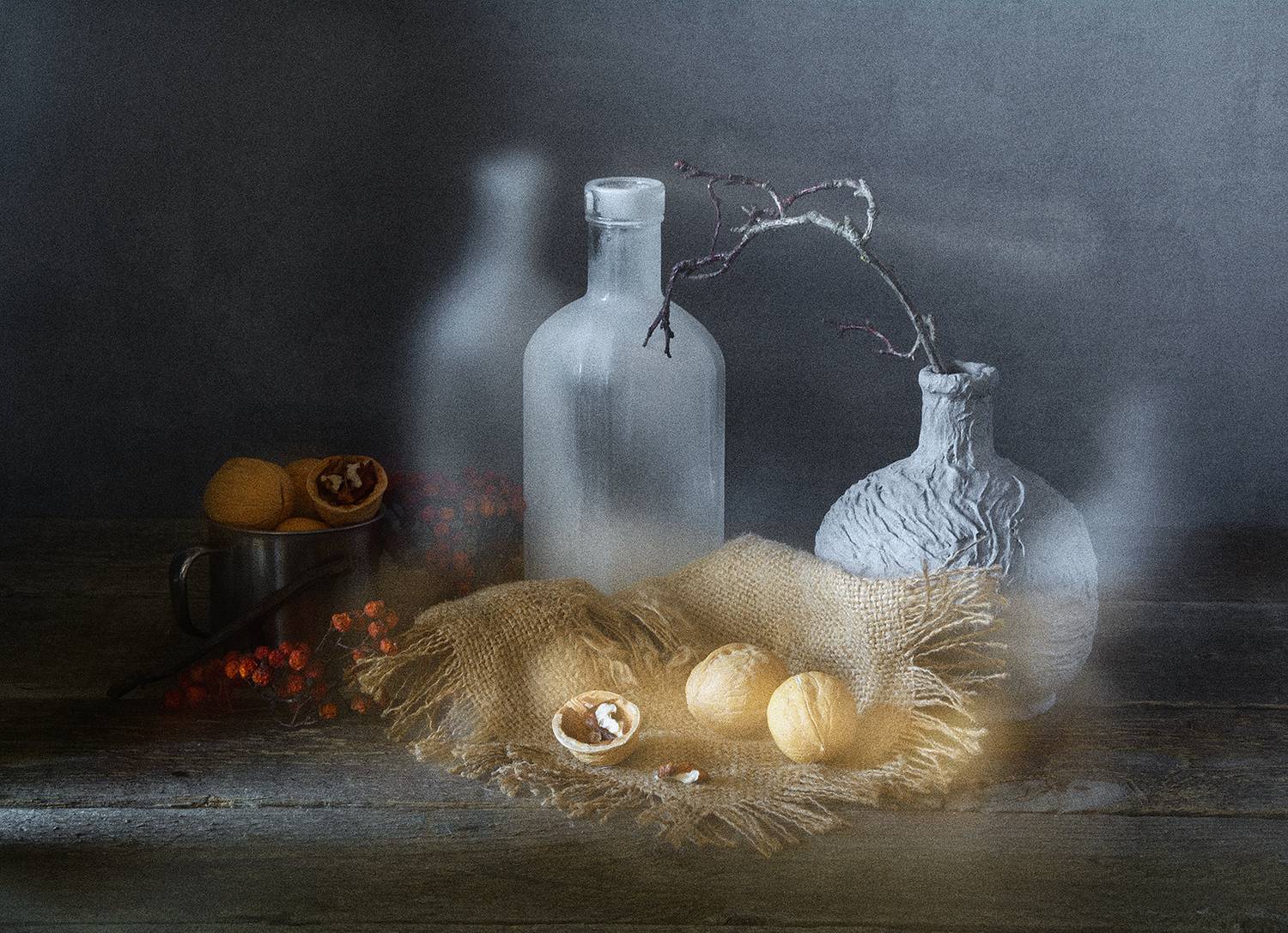 бутылка, ваза, кружка, грецкие орехи, салфетка, рябина, мешковина, Алексей Бычков