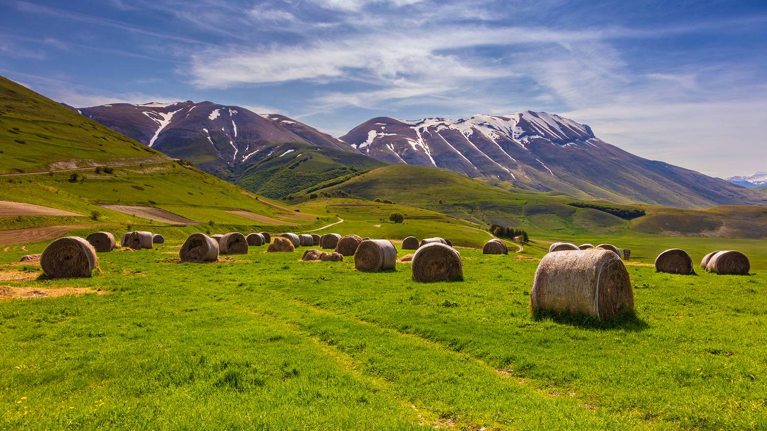 pian perduto, italy, abruzzo, mountains, valley, spring, meadows,,  Gregor