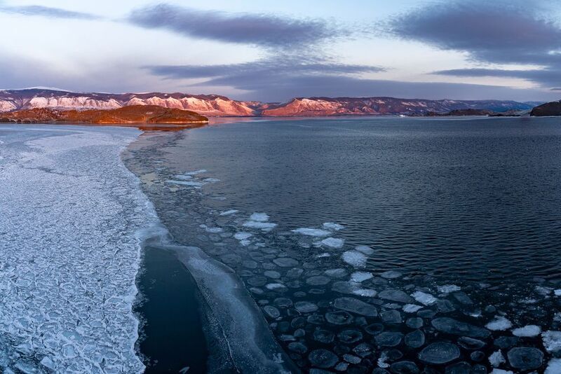 байкал, малое море, ольхонские ворота, декабрь Декабрьсоке утро в Ольхонских воротах фото превью