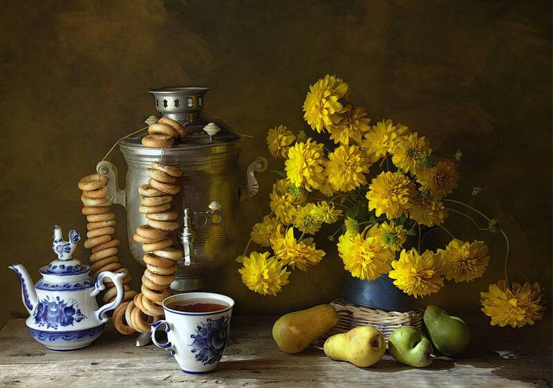 Чаепитие с сушками и грушами фото превью