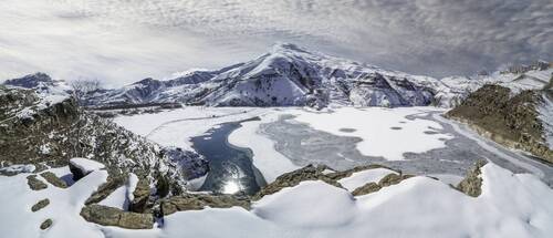 Зимняя панорама озера Гижгит.