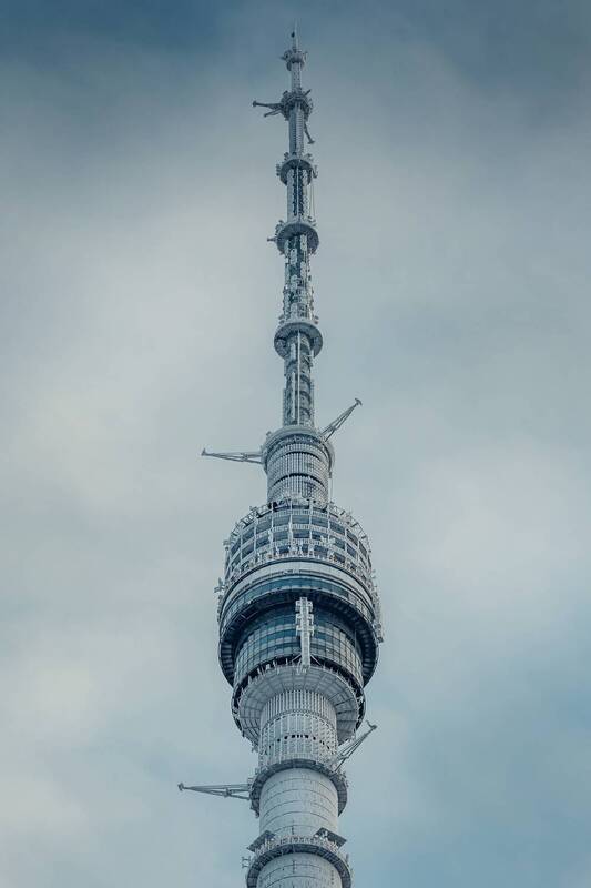 В Москве обледенела Останкинская телебашня фото превью