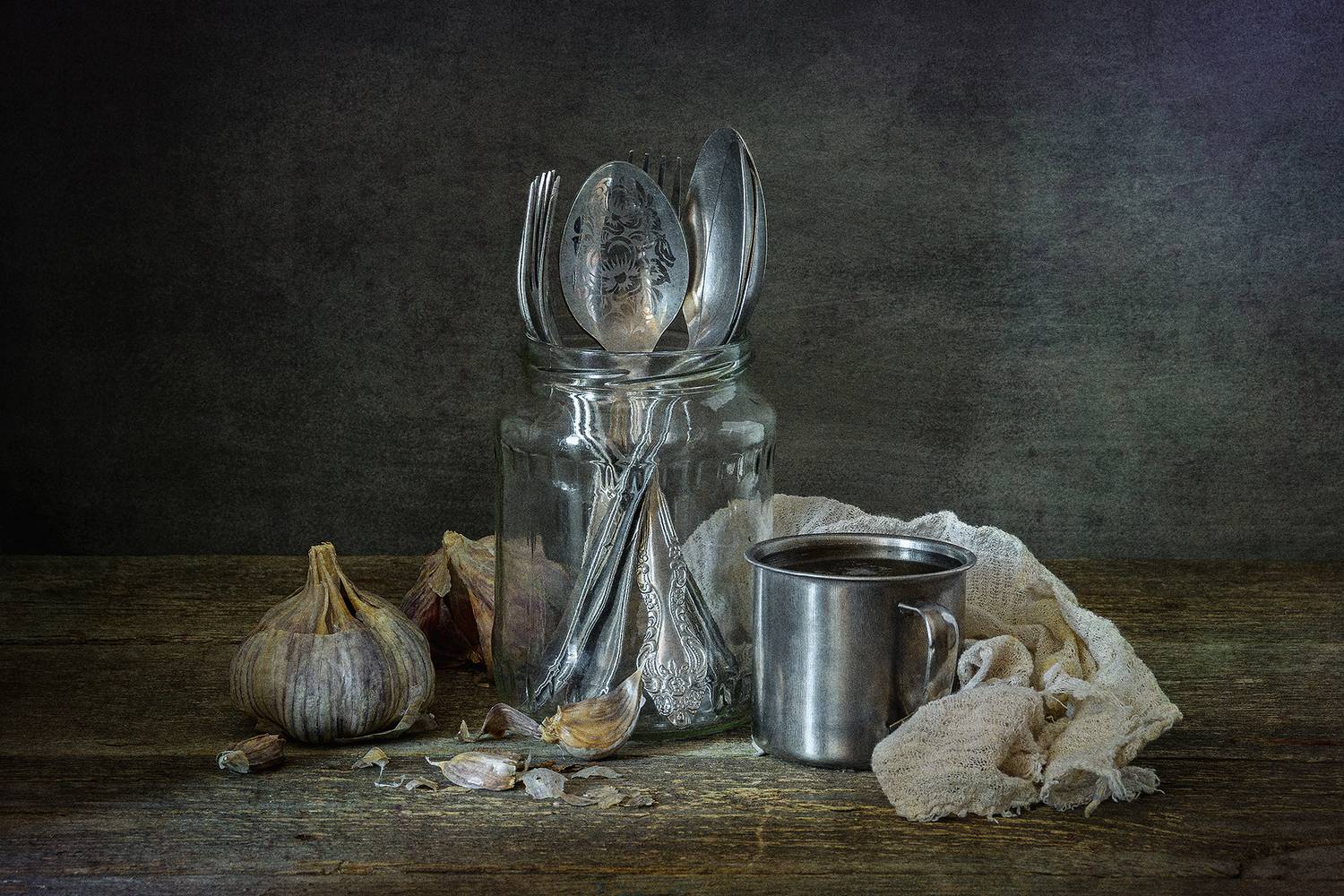 банка, ложки, вилки, кружка, чеснок, тряпка, Алексей Бычков