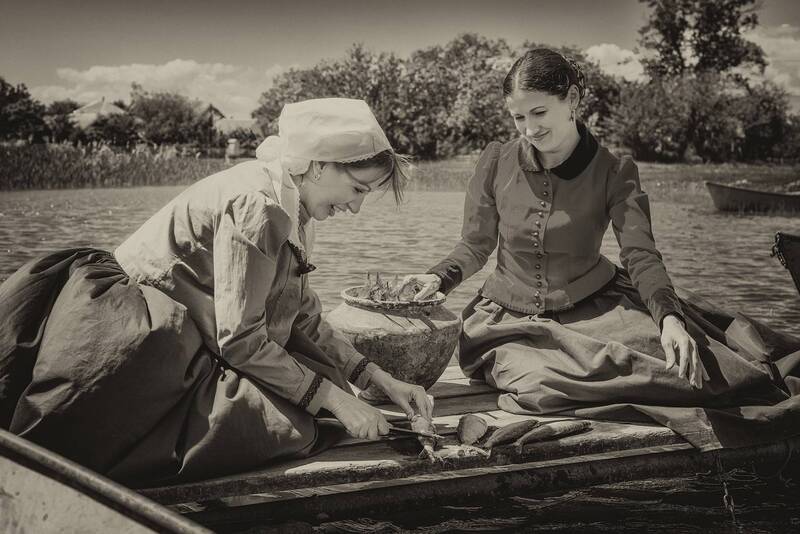 Донские казачки чистят селёдку фото превью