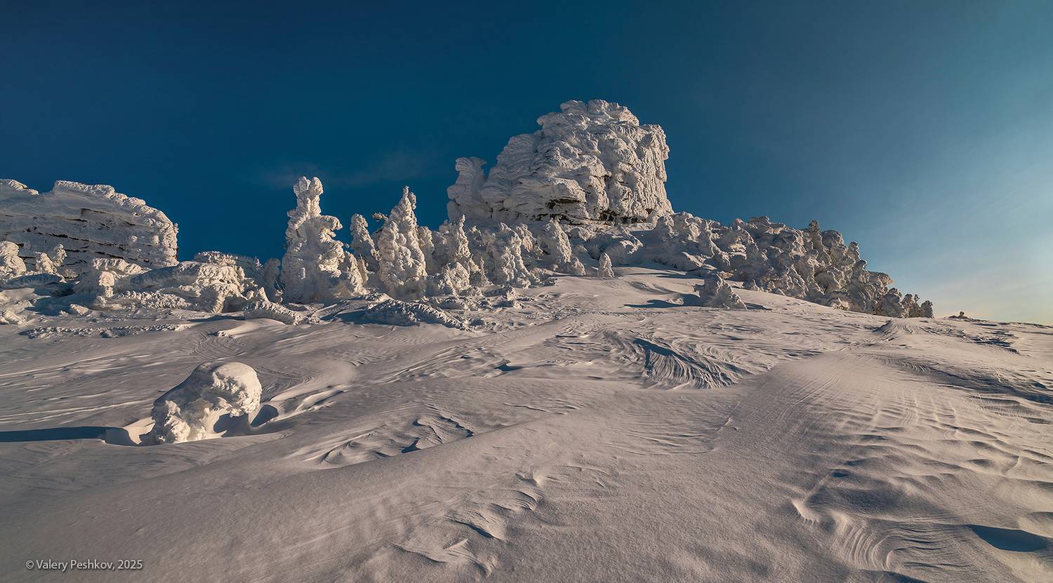 шерегеш, скалы, снег, иней, надувы, пихты, кедры, гора курган, горная шория, мороз, зима, сибирь, Пешков Валерий