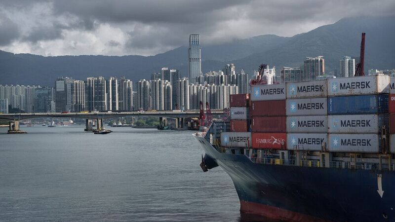 #Water #Cloud #Sky #Boat #Skyscraper #Building #Watercraft #Naval architecture #Tower #Vehicle Approaching Hong Kong harbor фото превью