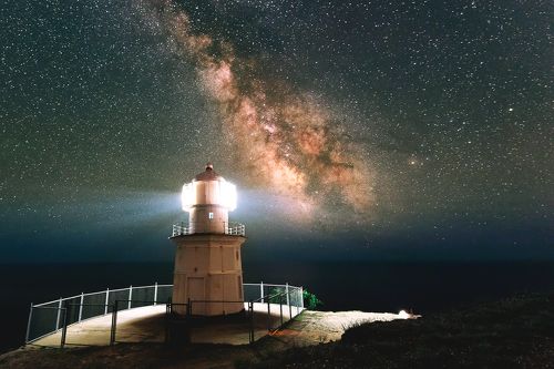 Маяк под звездами