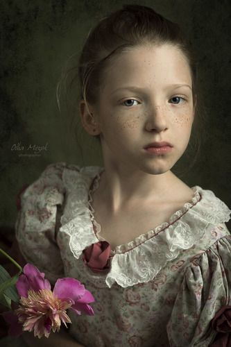 Марина с пионом